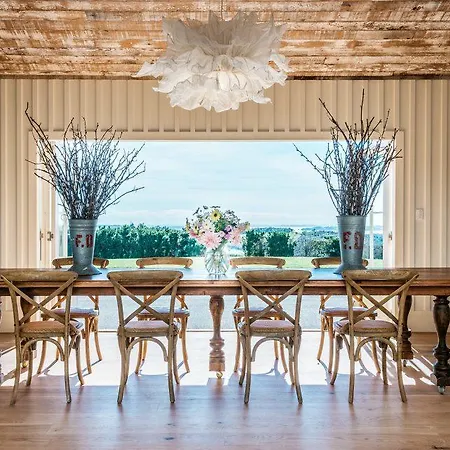 The Lodge At Mudbrick Oneroa Exterior photo
